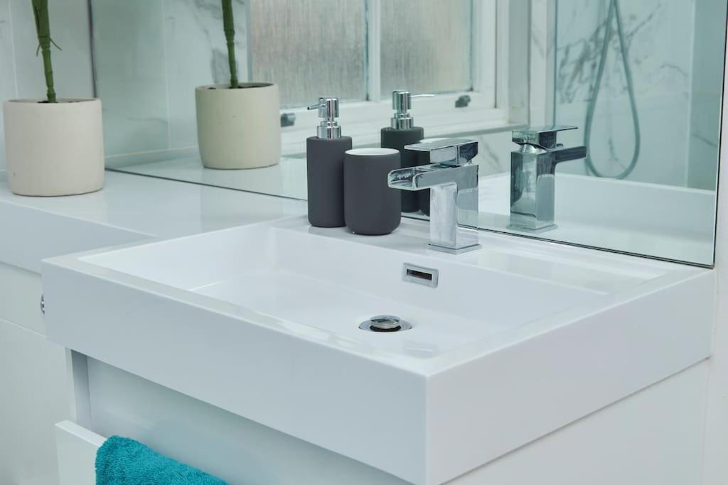 Beautiful Central Apartment レミントンスパー エクステリア 写真