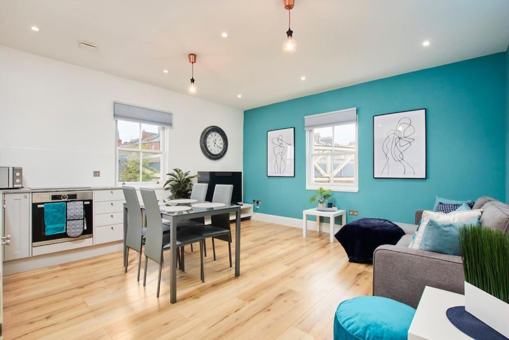 Beautiful Central Apartment レミントンスパー エクステリア 写真